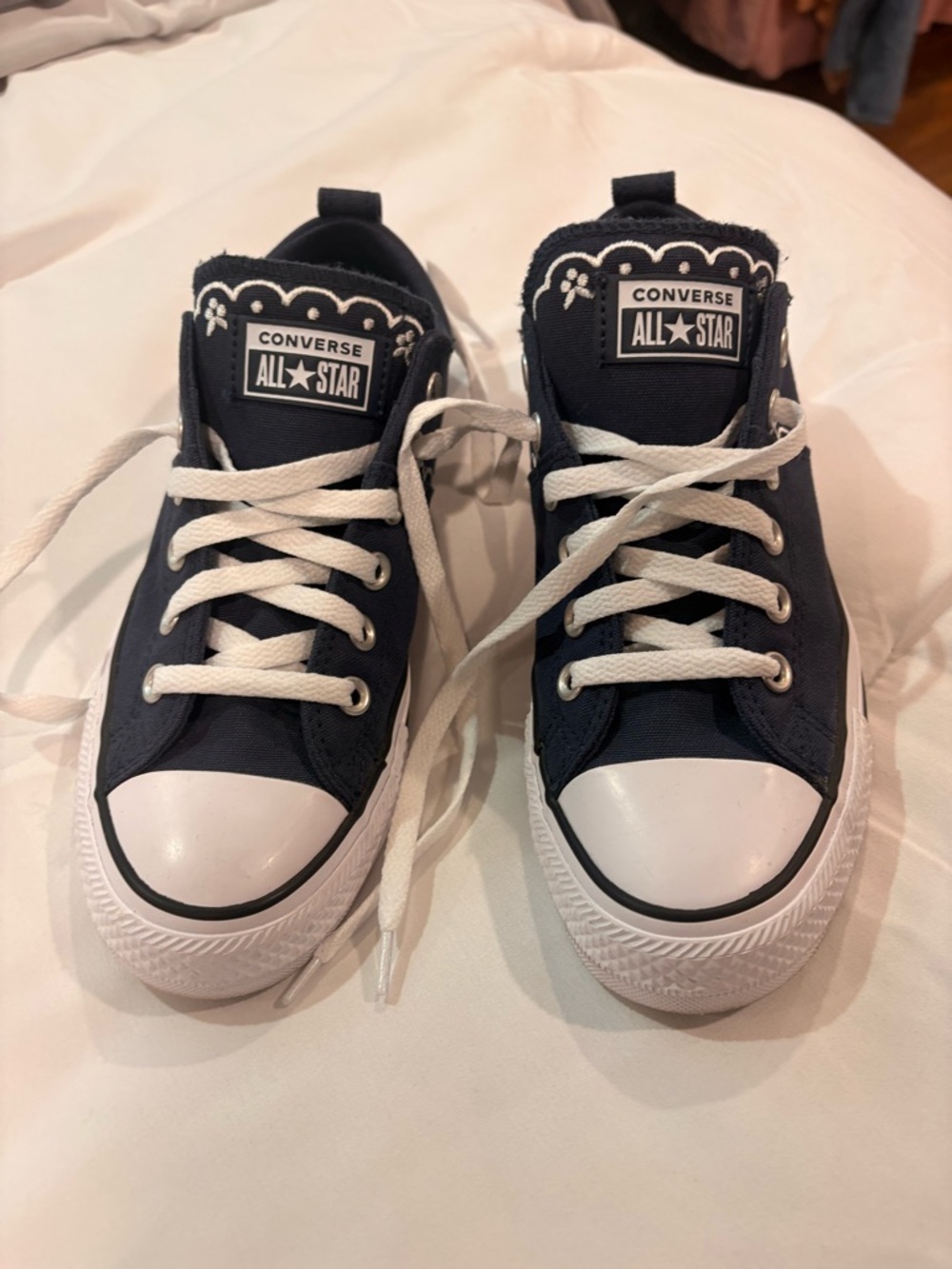 Converse womens Chuck Taylor Low Top Sneakers in Navy with White Floral size 8 - Picture 2 of 5